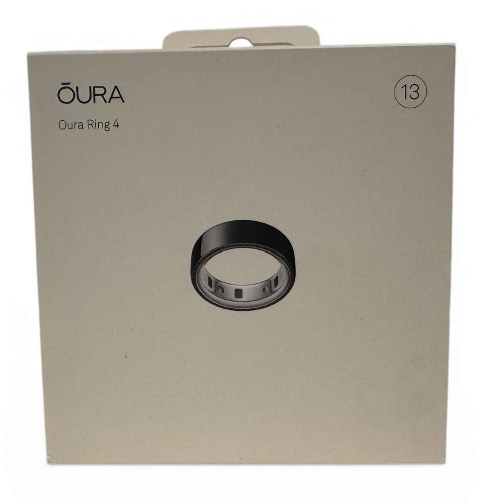 Oura Ring 4 Black and Silver